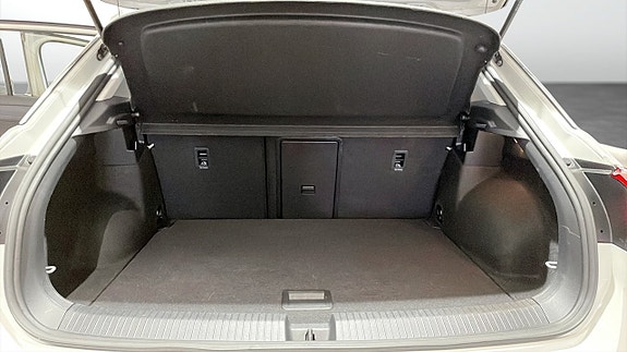 Volkswagen T-Roc 12 of 12