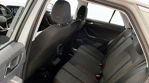 Volkswagen T-Roc 11 of 12