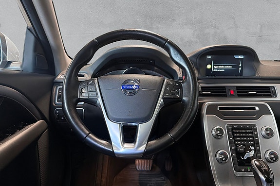 Volvo V70 11 of 16