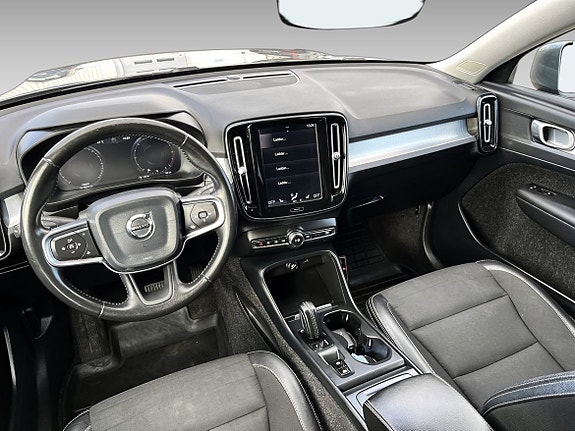 Volvo XC40 13 of 19