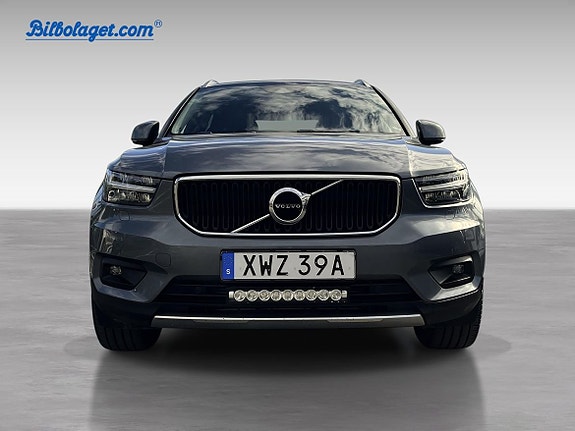 Volvo XC40 2 of 19