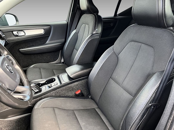 Volvo XC40 9 of 19