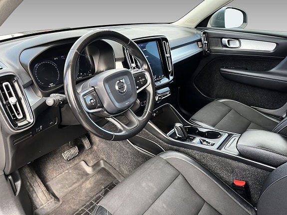 Volvo XC40 10 of 19