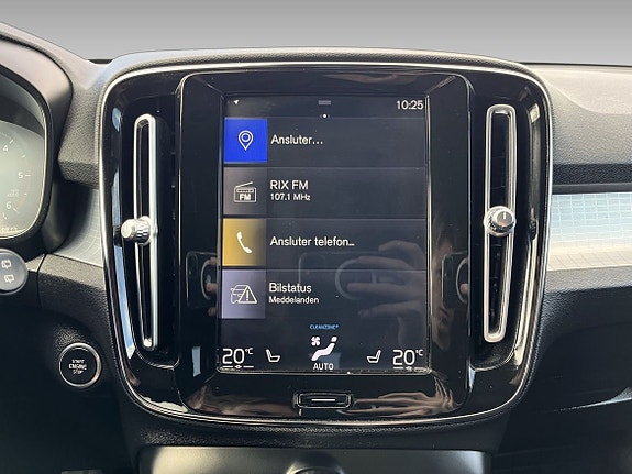 Volvo XC40 16 of 19