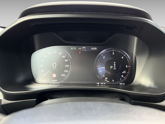 Volvo XC40 15 of 19