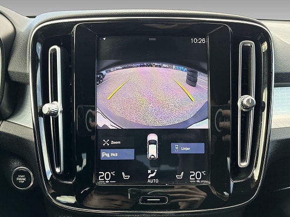 Volvo XC40 17 of 19