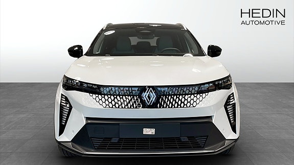 Renault Scenic E-Tech 8 of 12