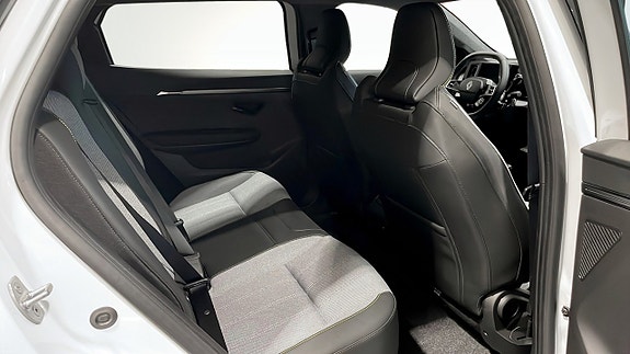 Renault Scenic E-Tech 5 of 12