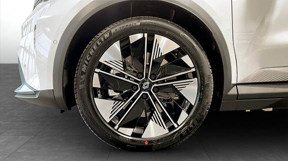 Renault Scenic E-Tech 9 of 12