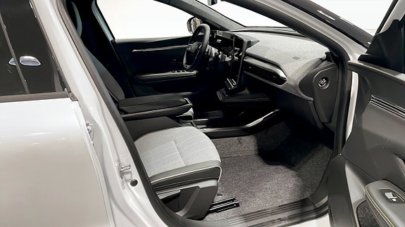 Renault Scenic E-Tech 3 of 12