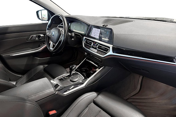 BMW 330e 16 of 26