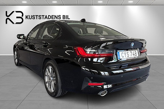 BMW 330e 5 of 26