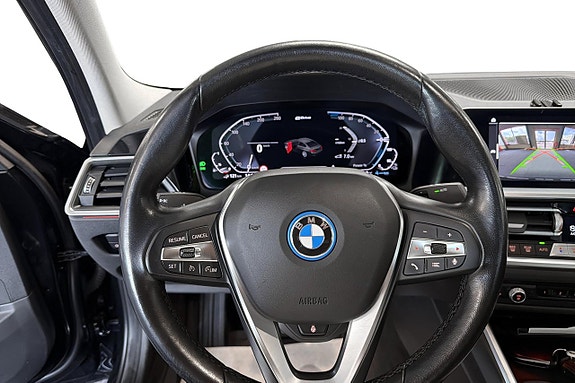BMW 330e 14 of 26