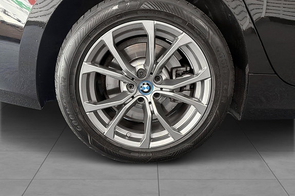 BMW 330e 9 of 26