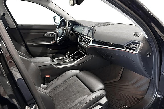 BMW 330e 15 of 26