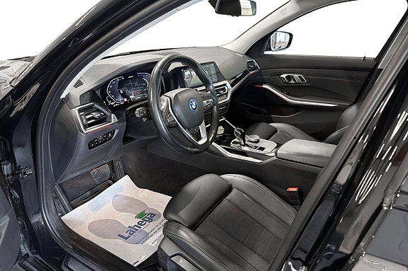 BMW 330e 11 of 26