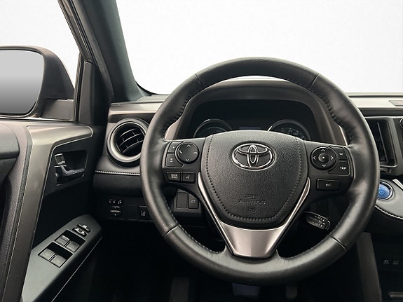 Toyota RAV4 16 of 28