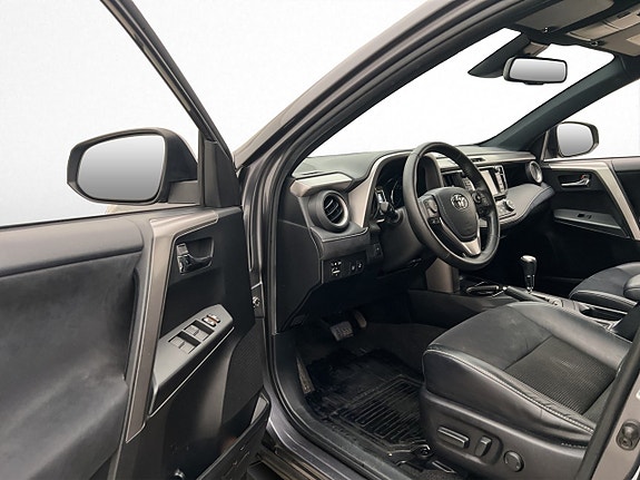 Toyota RAV4 12 of 28