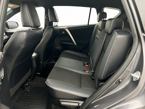 Toyota RAV4 22 of 28
