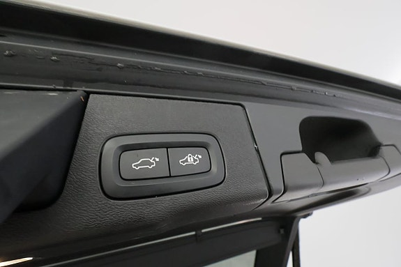 Volvo XC60 10 of 30