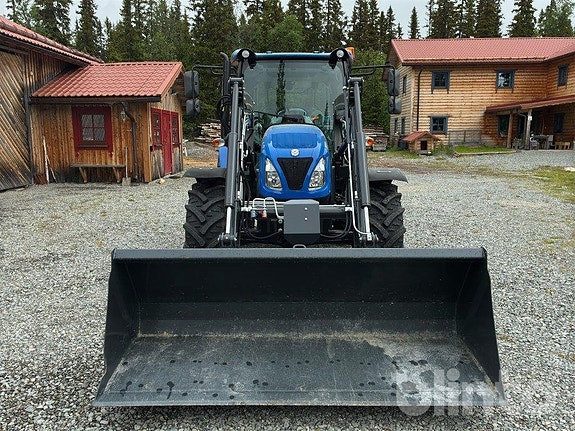 Traktor med frontlastare New Holland 2 of 6