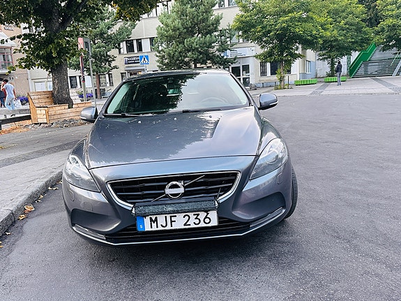 Volvo V40 2 of 6