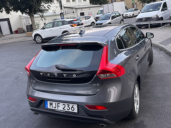 Volvo V40 4 of 6