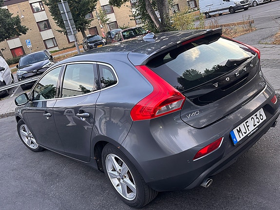 Volvo V40 3 of 6
