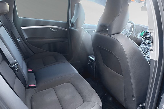 Volvo XC70 11 of 24