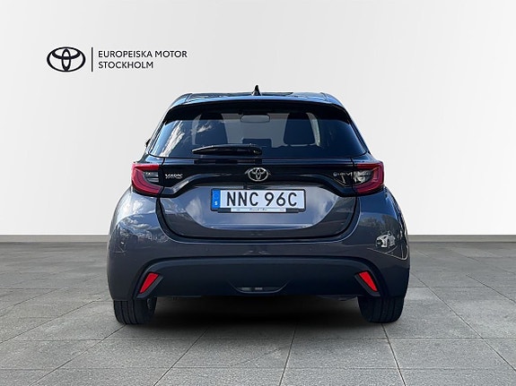 Toyota Yaris 5 of 11