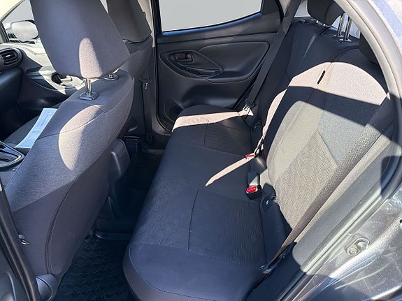 Toyota Yaris 8 of 11