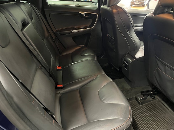 Volvo XC60 16 of 19