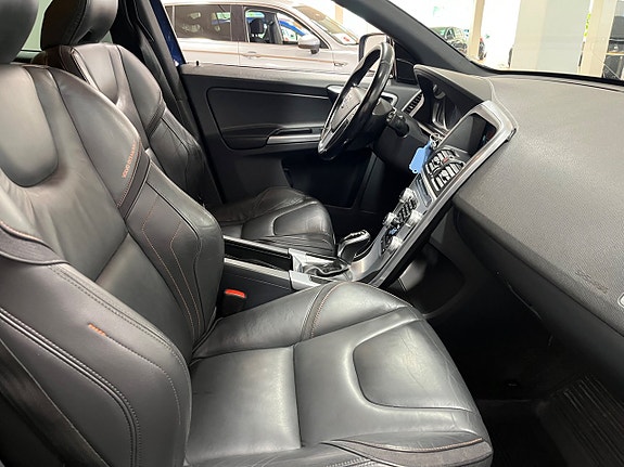 Volvo XC60 15 of 19