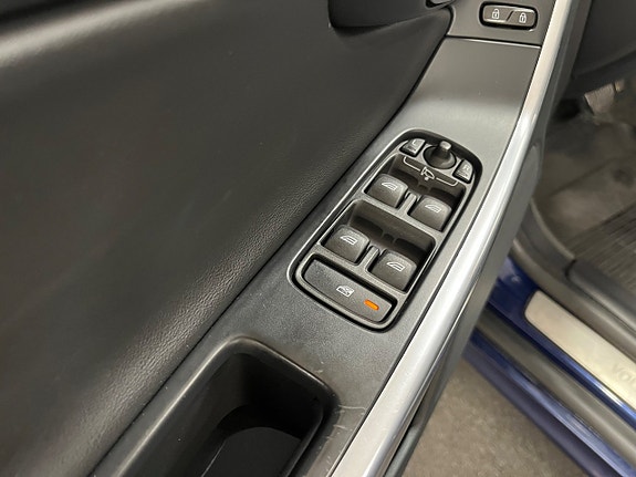 Volvo XC60 11 of 19