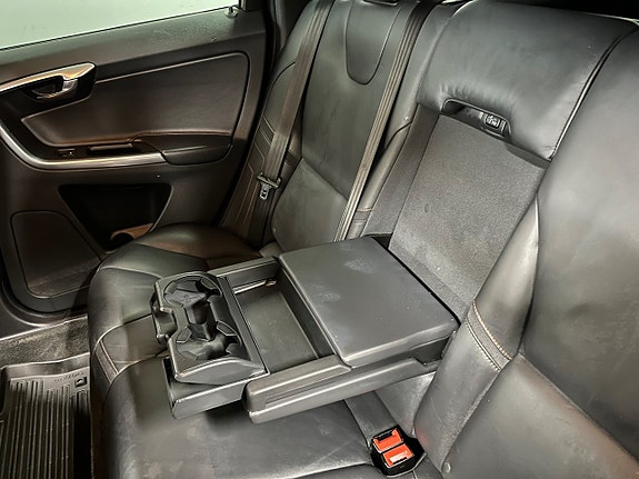 Volvo XC60 17 of 19