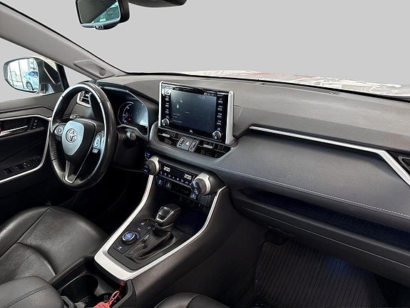 Toyota RAV4 7 of 11