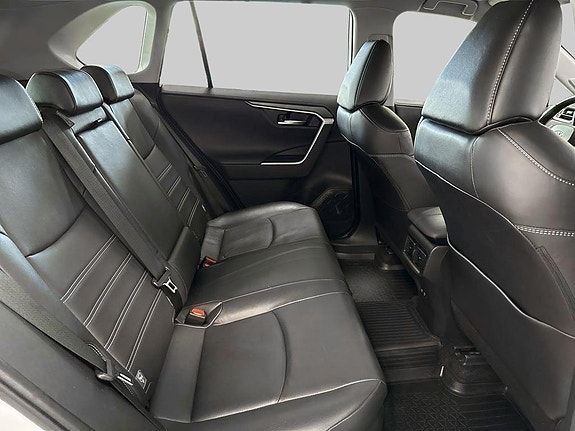Toyota RAV4 8 of 11