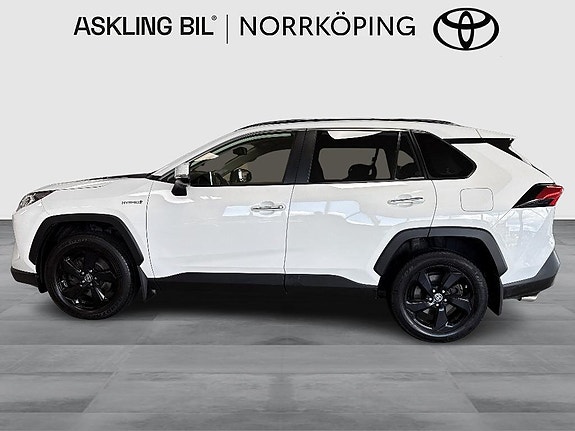 Toyota RAV4 4 of 11