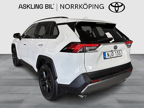 Toyota RAV4 3 of 11