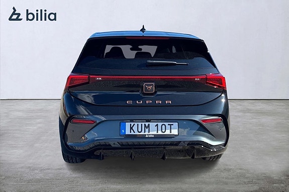 Cupra Born 7 of 18
