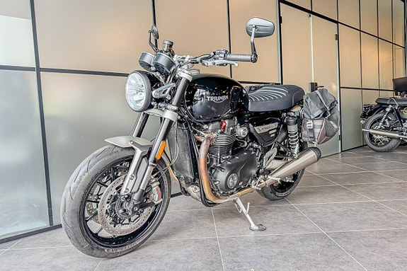 Triumph Speed Twin 1200 2 of 6