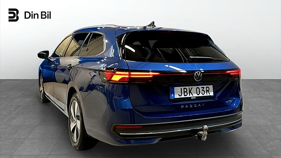 Volkswagen Passat 3 of 22