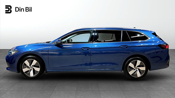Volkswagen Passat 2 of 22
