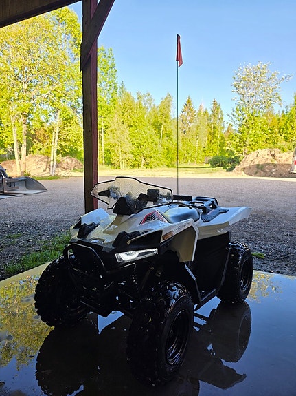 Polaris Outlaw 70 cc elstart 351:- i månaden utan handpenning