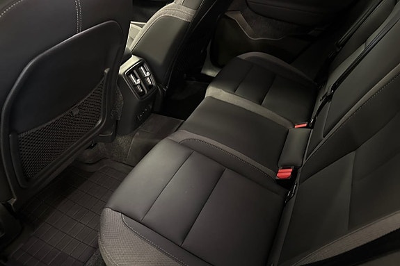 Volvo EX40 12 of 19