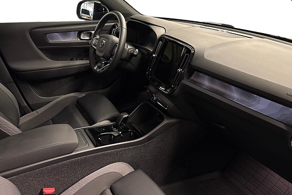 Volvo EX40 10 of 19