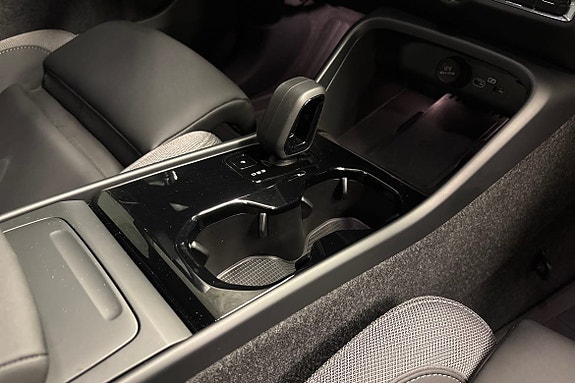 Volvo EX40 15 of 19