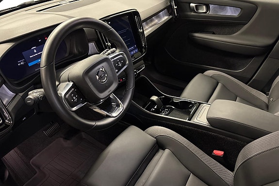 Volvo EX40 8 of 19