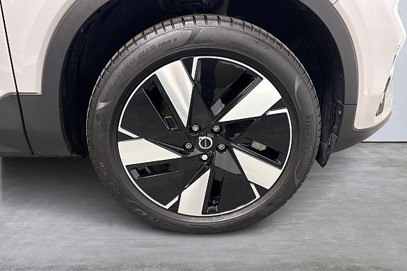 Volvo EX40 14 of 19