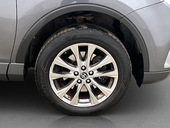 Toyota RAV4 10 of 29